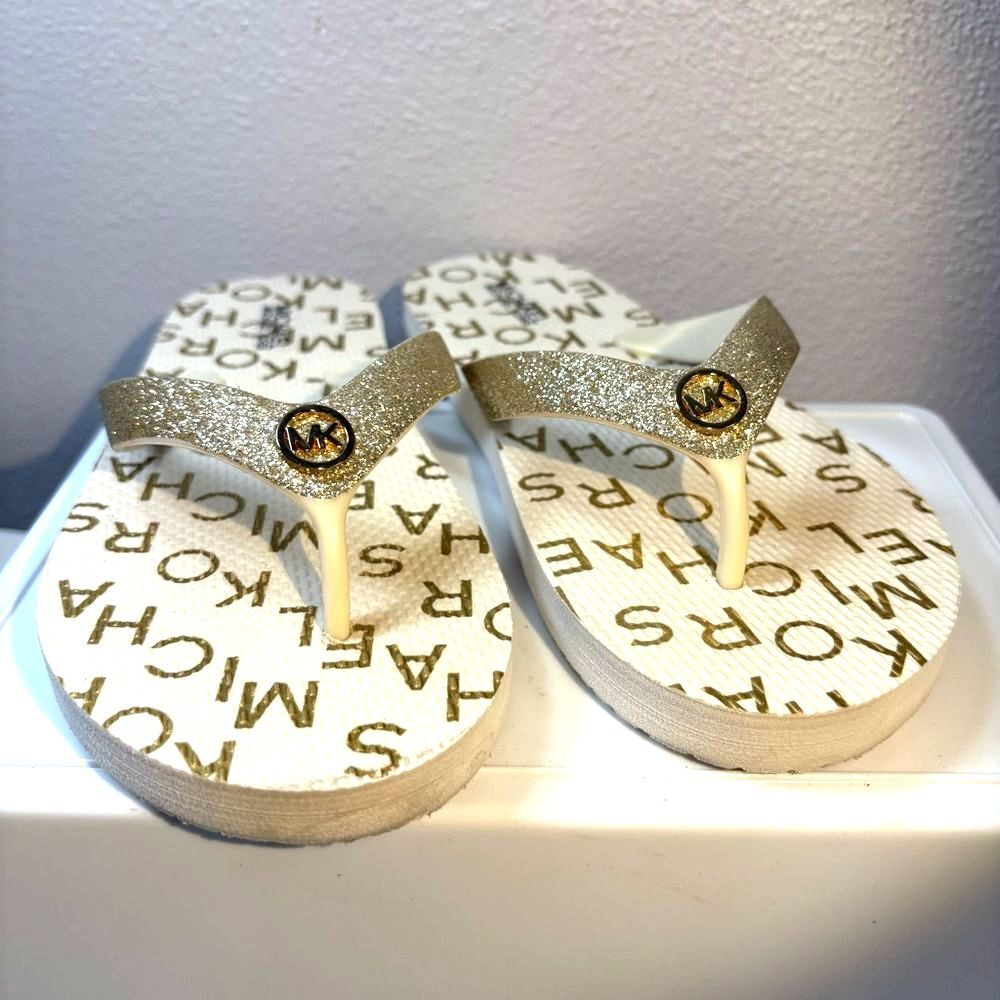 Michael Kors Flavia Vanilla & Gold Glitter Logo Flip Flops Slip On girls size 3
